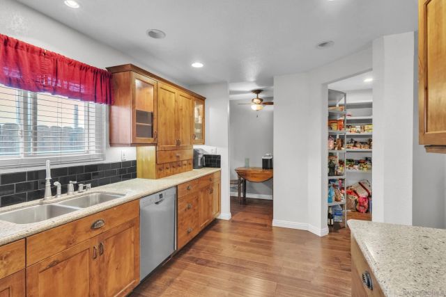 6907 Bettyhill Dr., San Diego, CA 92117