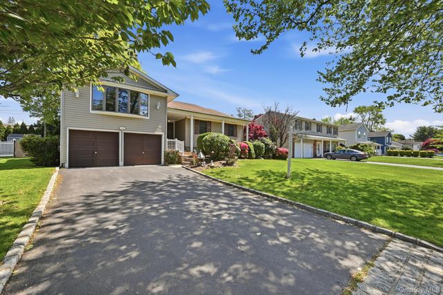 30 Columbine Lane, Kings Park, NY 11754