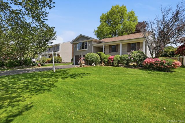 30 Columbine Lane, Kings Park, NY 11754