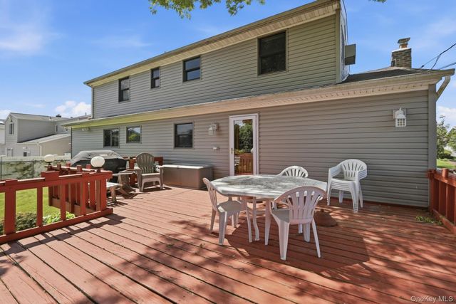 30 Columbine Lane, Kings Park, NY 11754
