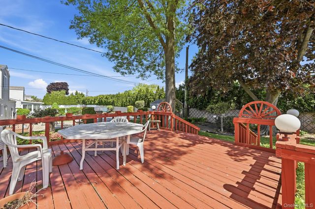 30 Columbine Lane, Kings Park, NY 11754