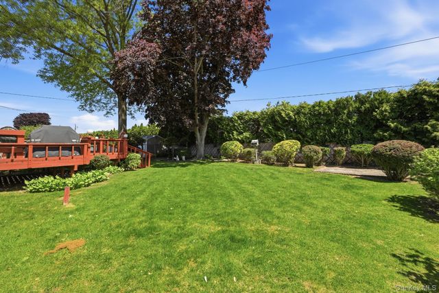 30 Columbine Lane, Kings Park, NY 11754