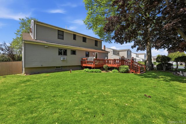 30 Columbine Lane, Kings Park, NY 11754