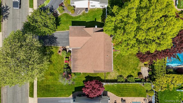 30 Columbine Lane, Kings Park, NY 11754