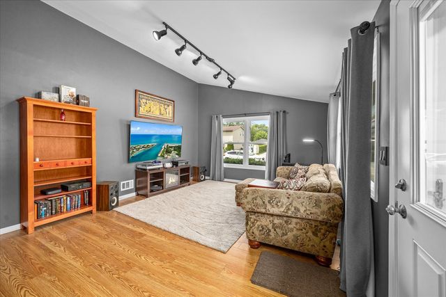 1105 Denver Drive, Carpentersville, IL 60110
