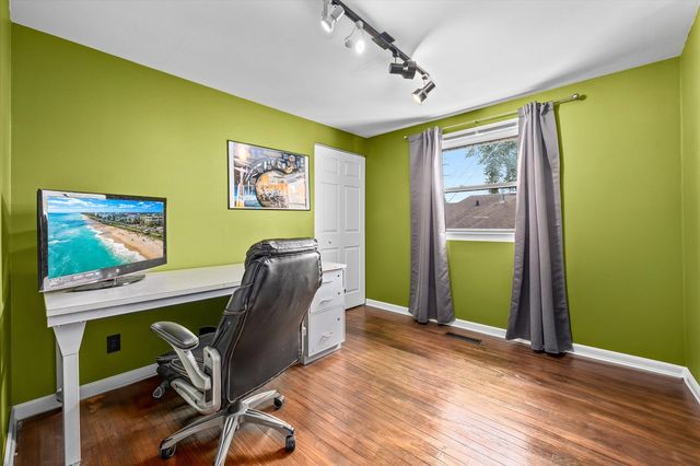 1105 Denver Drive, Carpentersville, IL 60110