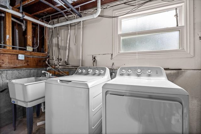 1105 Denver Drive, Carpentersville, IL 60110