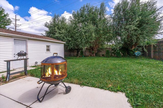 1105 Denver Drive, Carpentersville, IL 60110