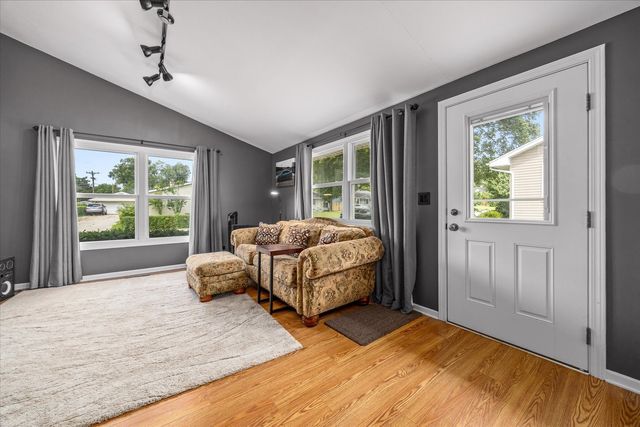 1105 Denver Drive, Carpentersville, IL 60110