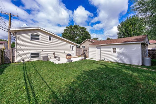 1105 Denver Drive, Carpentersville, IL 60110