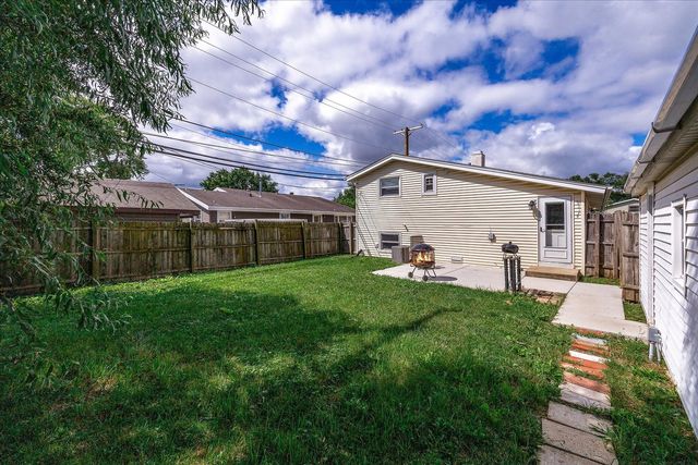 1105 Denver Drive, Carpentersville, IL 60110