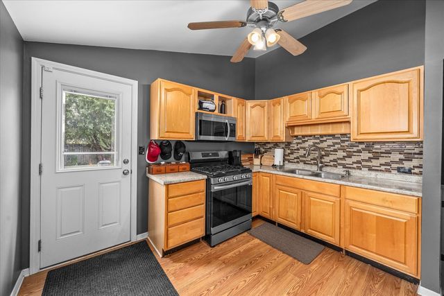 1105 Denver Drive, Carpentersville, IL 60110