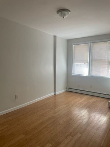 86 Sutton Street, Providence, RI 02903