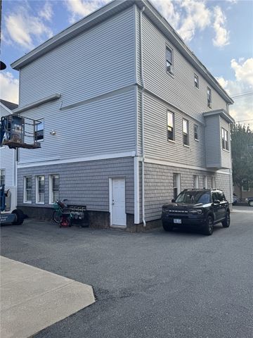 86 Sutton Street, Providence, RI 02903