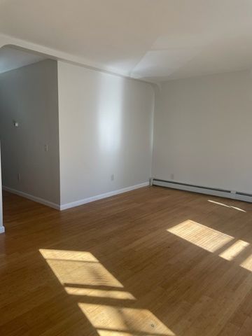 86 Sutton Street, Providence, RI 02903