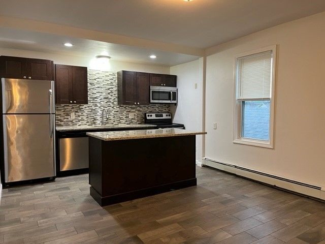 86 Sutton Street, Providence, RI 02903
