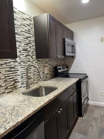 86 Sutton Street, Providence, RI 02903