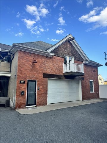 86 Sutton Street, Providence, RI 02903