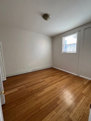 86 Sutton Street, Providence, RI 02903