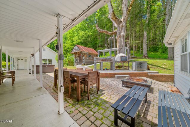 1139 Glades Road, Gatlinburg, TN 37738