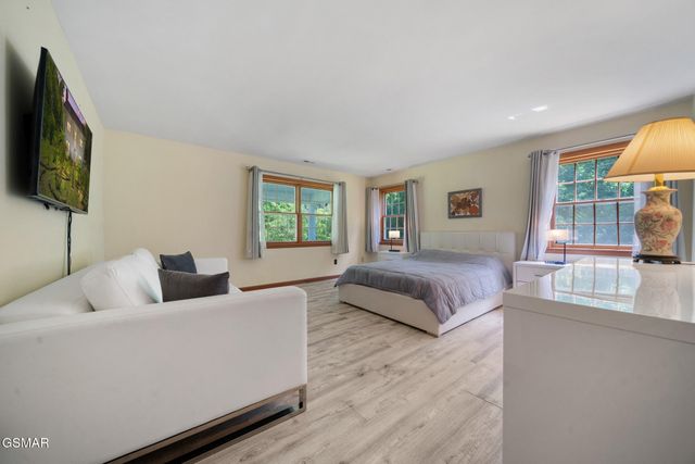 1139 Glades Road, Gatlinburg, TN 37738