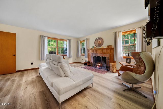 1139 Glades Road, Gatlinburg, TN 37738