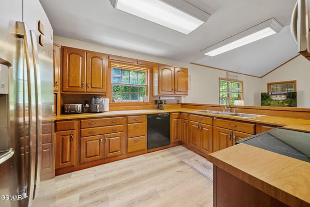 1139 Glades Road, Gatlinburg, TN 37738