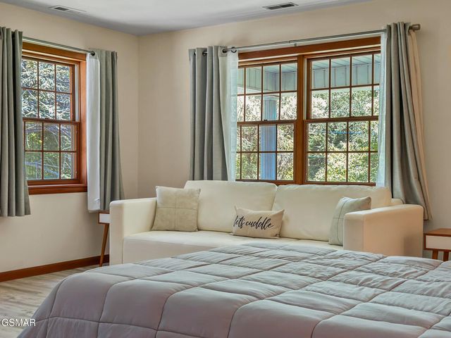 1139 Glades Road, Gatlinburg, TN 37738