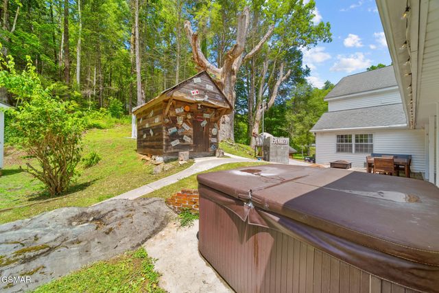 1139 Glades Road, Gatlinburg, TN 37738