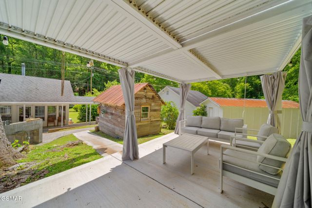 1139 Glades Road, Gatlinburg, TN 37738