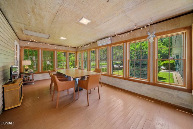 1139 Glades Road, Gatlinburg, TN 37738