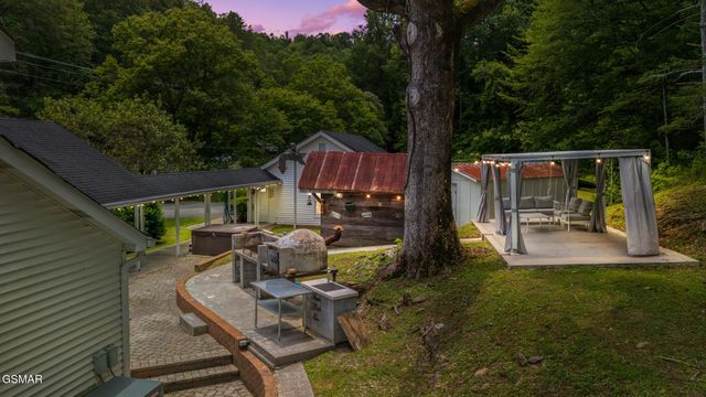 1139 Glades Road, Gatlinburg, TN 37738