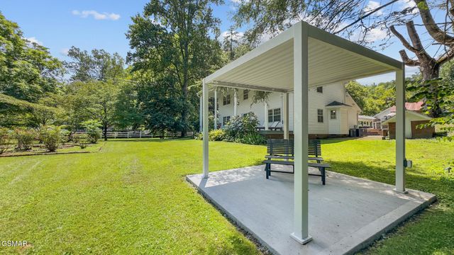 1139 Glades Road, Gatlinburg, TN 37738
