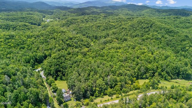 1139 Glades Road, Gatlinburg, TN 37738