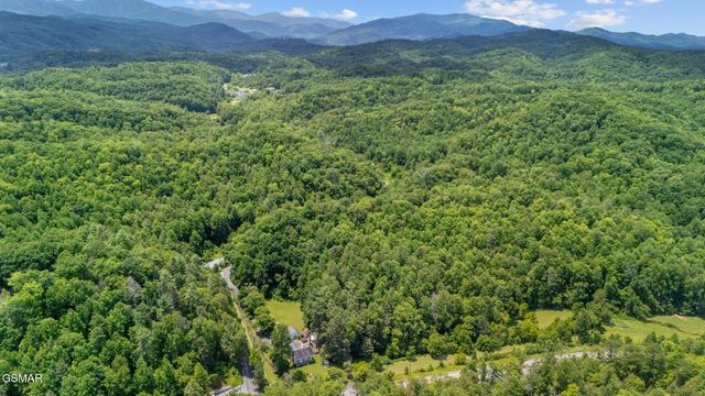 1139 Glades Road, Gatlinburg, TN 37738