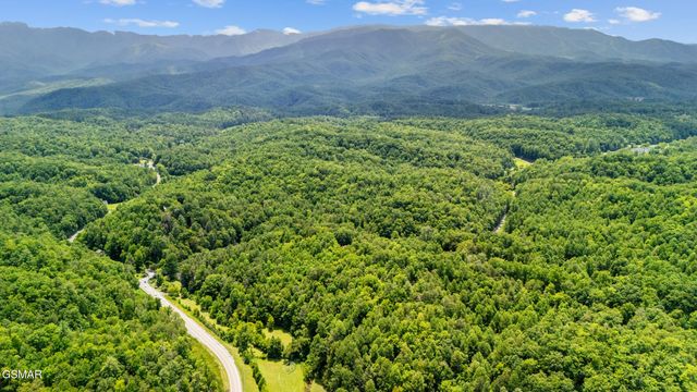 1139 Glades Road, Gatlinburg, TN 37738