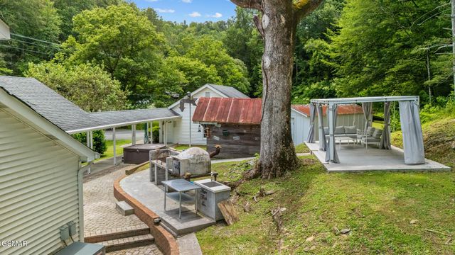 1139 Glades Road, Gatlinburg, TN 37738