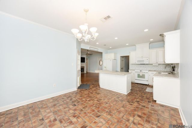 12485 Timberwood Dr, Walker, LA 70785