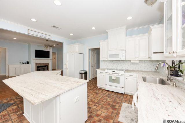 12485 Timberwood Dr, Walker, LA 70785