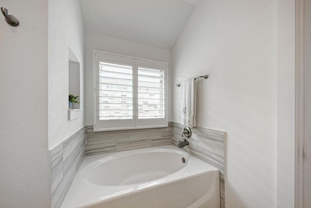 548 Elm Green ST, Hutto, TX 78634