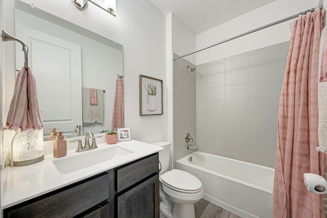 548 Elm Green ST, Hutto, TX 78634