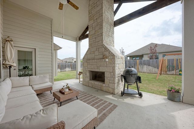 548 Elm Green ST, Hutto, TX 78634