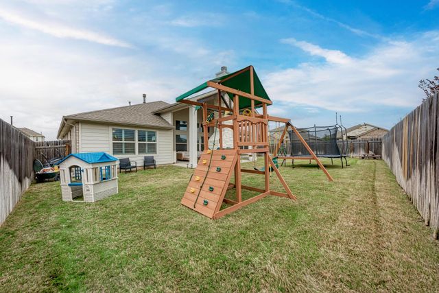 548 Elm Green ST, Hutto, TX 78634