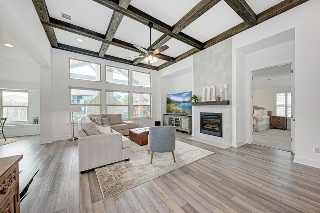 548 Elm Green ST, Hutto, TX 78634