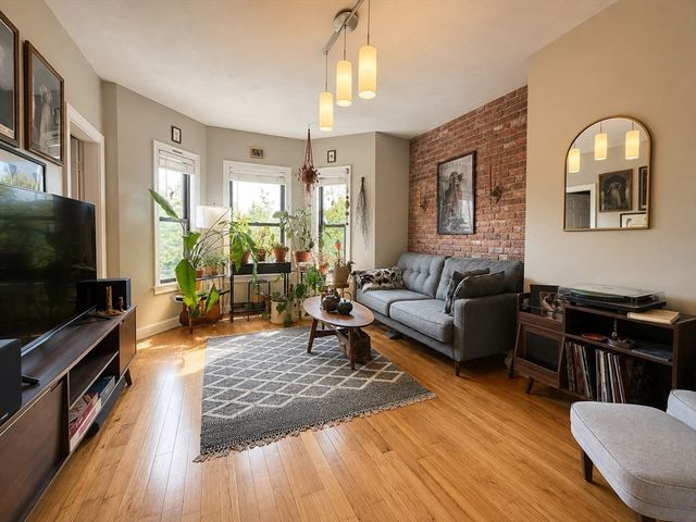 16 Cross Street East 2, Somerville, MA 01245