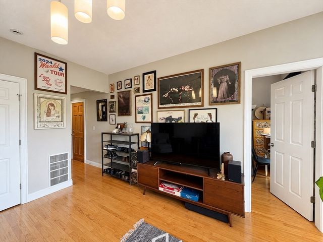 16 Cross Street East 2, Somerville, MA 01245