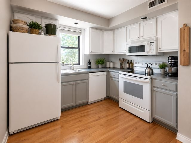 16 Cross Street East 2, Somerville, MA 01245