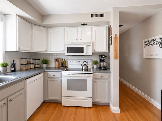 16 Cross Street East 2, Somerville, MA 01245