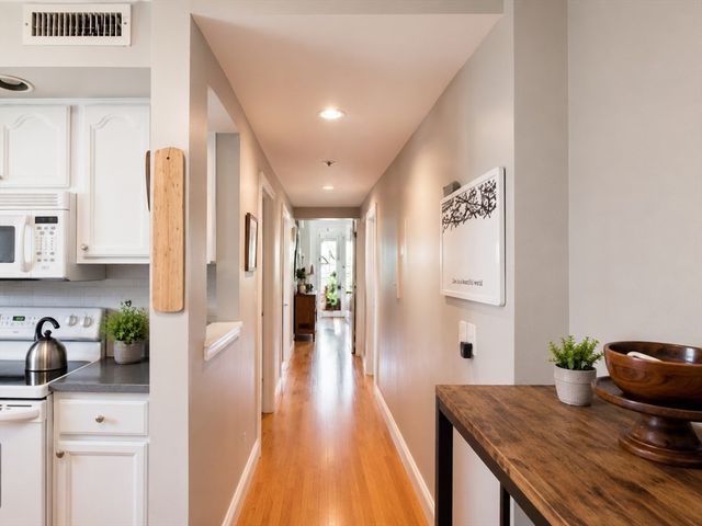 16 Cross Street East 2, Somerville, MA 01245