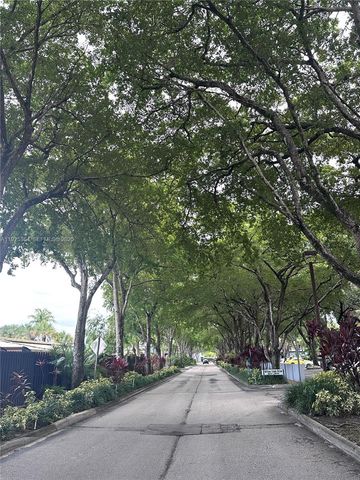 6442 Milk Wagon Ln, Miami Lakes, FL 33014